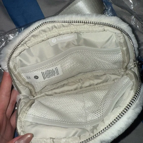 Lululemon Athletica White Crossbody Bag - Picture 4 of 6